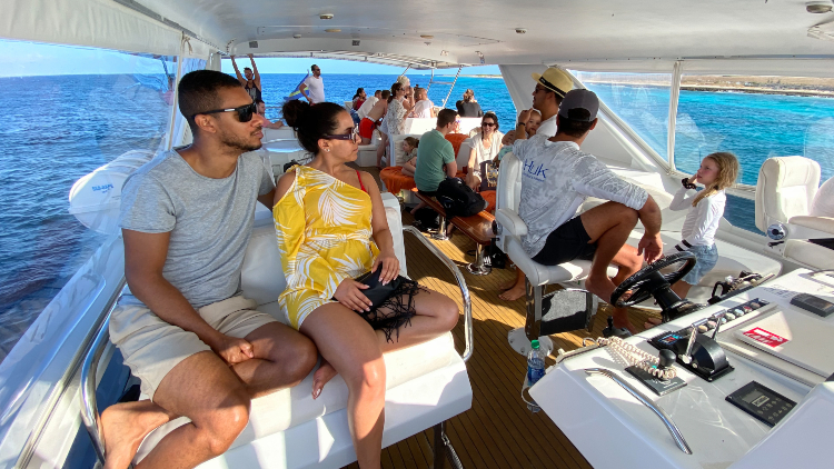 klein curacao miss ann motorjacht 750x422 1