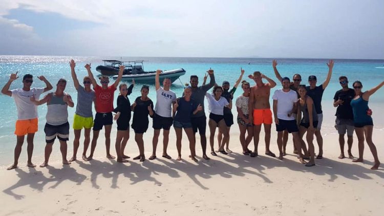 Klein Curacao | Powerboat 4 klein curacao powerboat happy 750x422 1