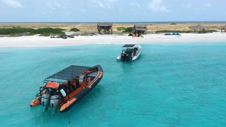 Klein Curacao | Powerboat 5 powerboat klein curacao rib snel 750x422 1