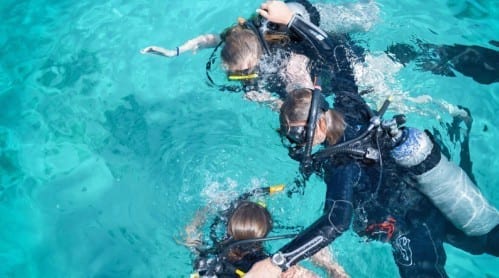 Duiken - Introductieduik 4 duiken curacao cursus blue bay 500x278 1