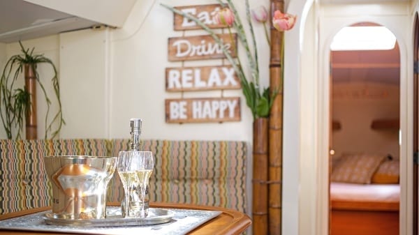 Maxie Sailing Curacao 2020 interior port Galaxie private charter curacao hello dushi 600x337 1