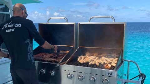 catamaran snorkeltour lunch bbq