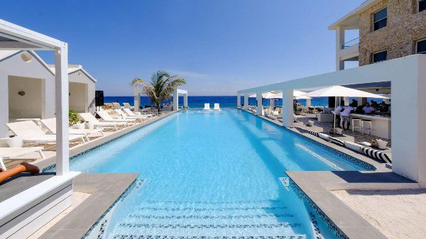 Saint Tropez Boutique Hotel 4 saint tropez curacao hotel infinity pool 600x338 1
