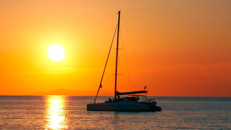sunset curacao catamaran 800x450 1