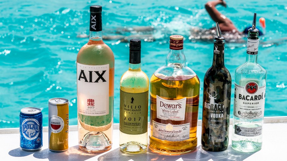 bluefinn premium open bar klein curacao 960x540 1