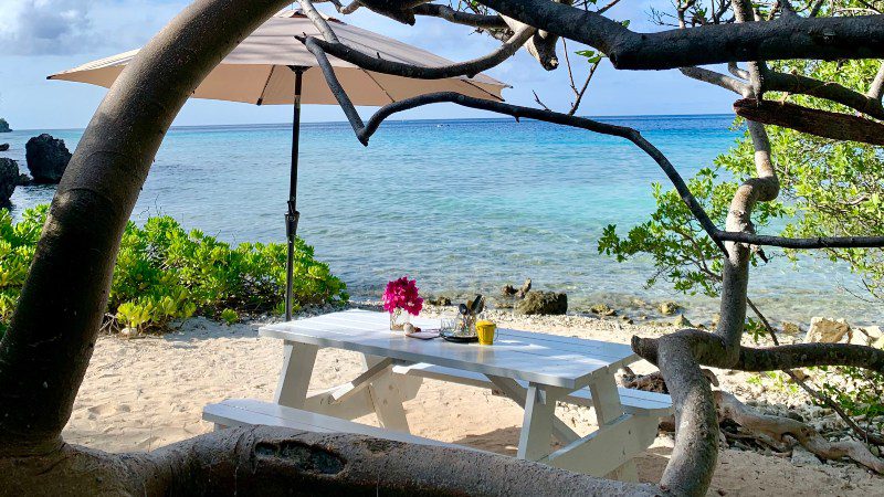 privestrand curacao met picknick 800x450 1