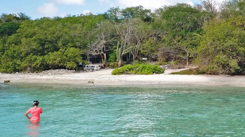 privestrand curacao vanaf zee 800x450 1